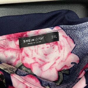 SHEIN Curve Pink Floral Top